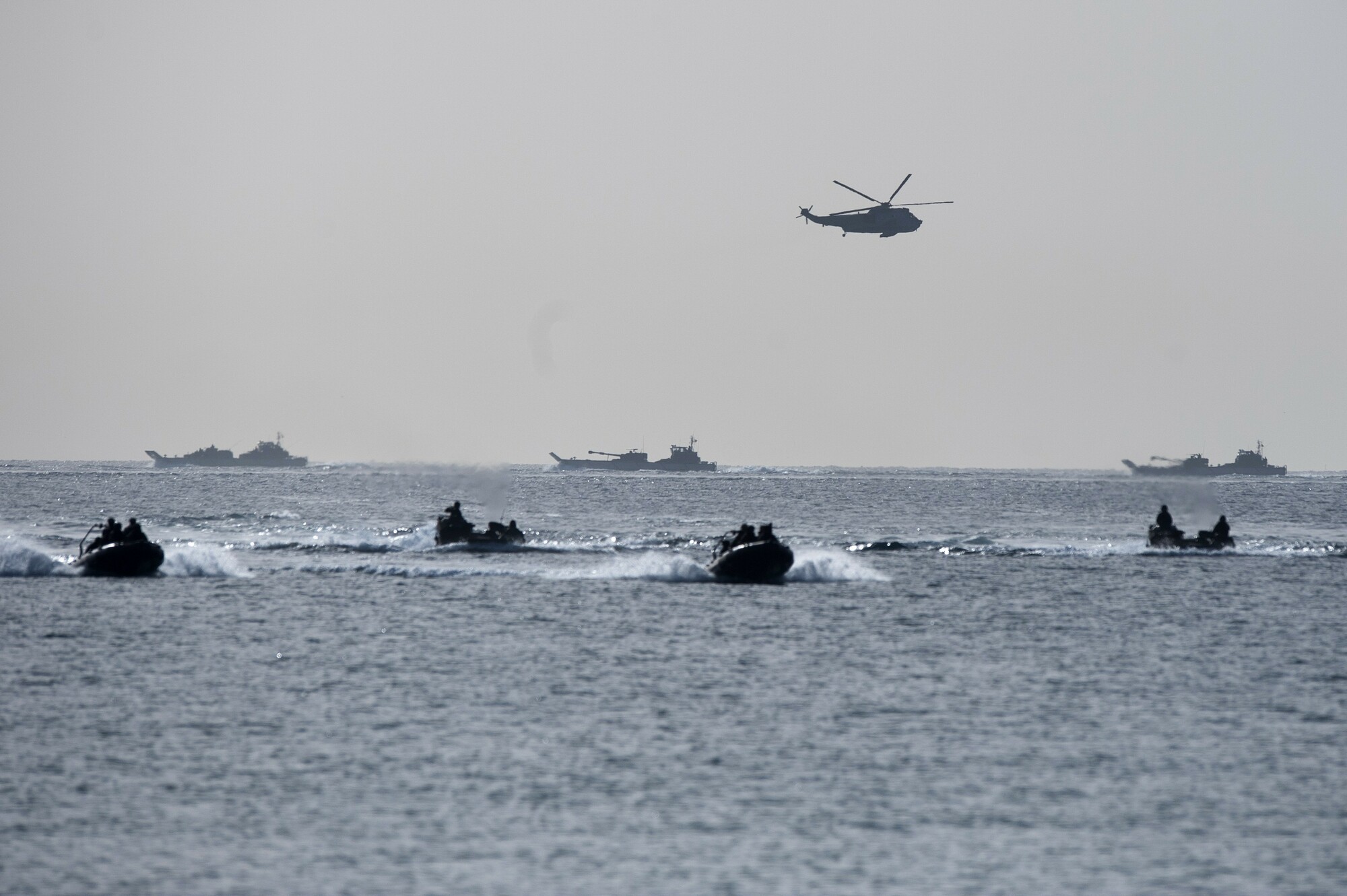 Атака в черном море. Высадка морского десанта ВМС США. Оборона морского побережья. Военные самолеты на Азовское море.