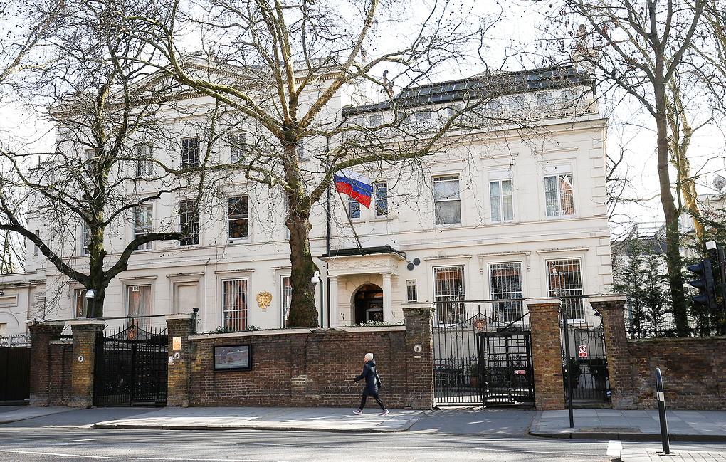 Russian embassy. Посольство РФ В Англии. Посольство РФ В Лондоне. Здание российского посольства в Англии. Посольство и консульства России в Великобритании.